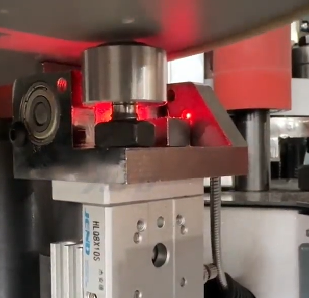 Sensor laser OMRON de alta precisão