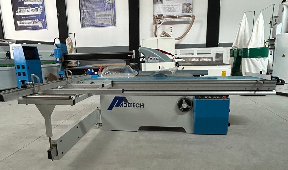 Esquadrejadeira no Showroom