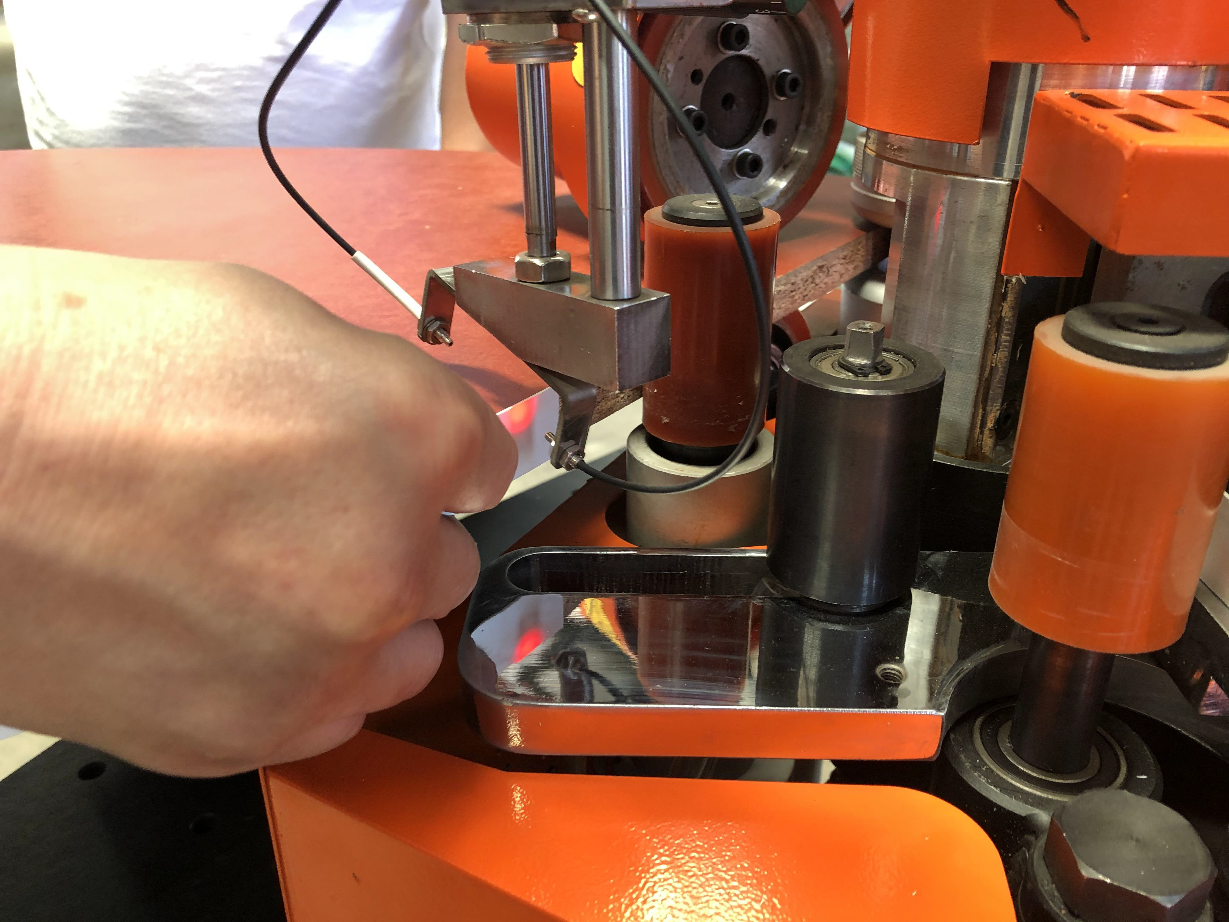 Coladeira de bordos para peças ergonômicas Contour 2.0 - Imagem 7